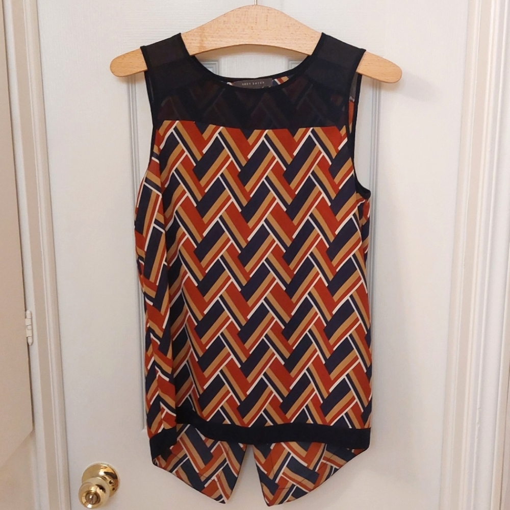 Suzy Shier Geometric Top with Opened Back